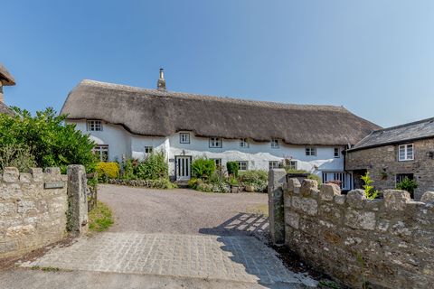 visitez cette belle ancienne ferme du XVIe siècle avec une annexe victorienne attenante