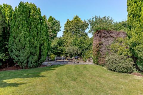 visitez cette belle ancienne ferme du XVIe siècle avec une annexe victorienne attenante