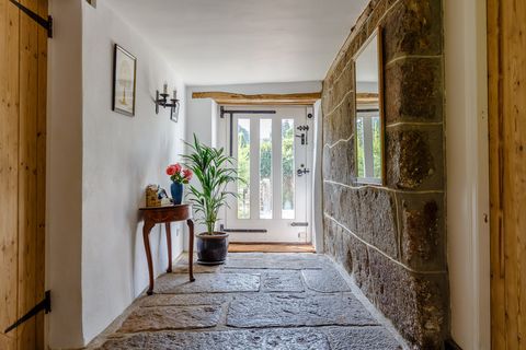 visitez cette belle ancienne ferme du XVIe siècle avec une annexe victorienne attenante