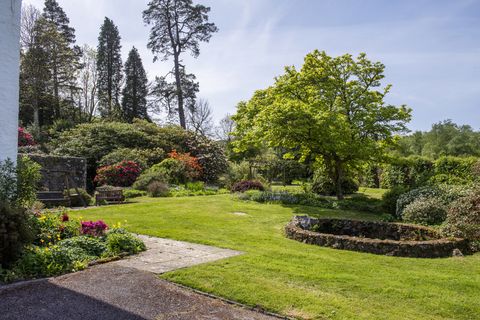 le domaine qui a inspiré le chien des baskerville est à vendre