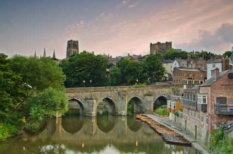 avant le coucher du soleil en regardant vers le pont elvet