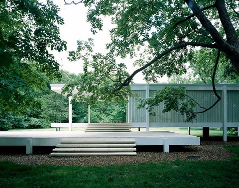 Farnsworth house, conçu et construit par l'architecte moderniste Ludwig Mies van der Rohe entre 1