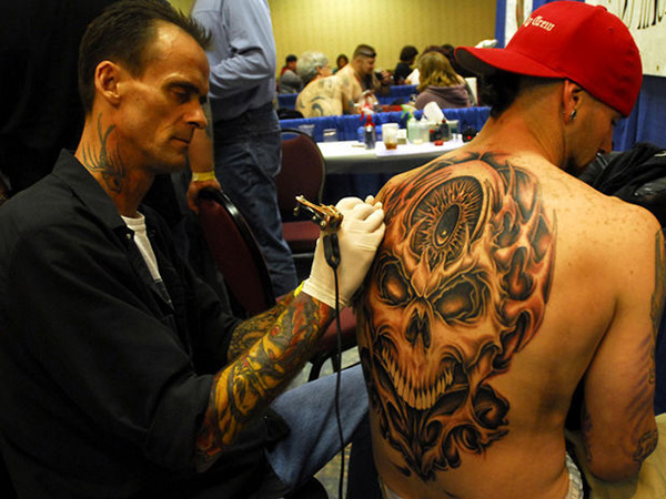 Full Back Τρομακτικό τατουάζ κρανίου