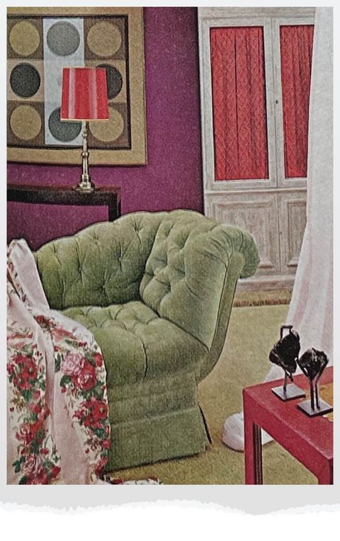סלון עם כיסא ירוק