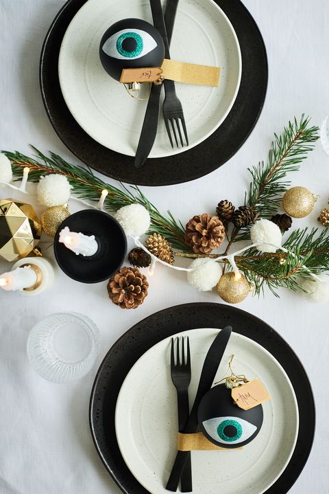 μαύρο και χρυσό χριστουγεννιάτικο τραπέζι, Anna Barnett για βιότοπο