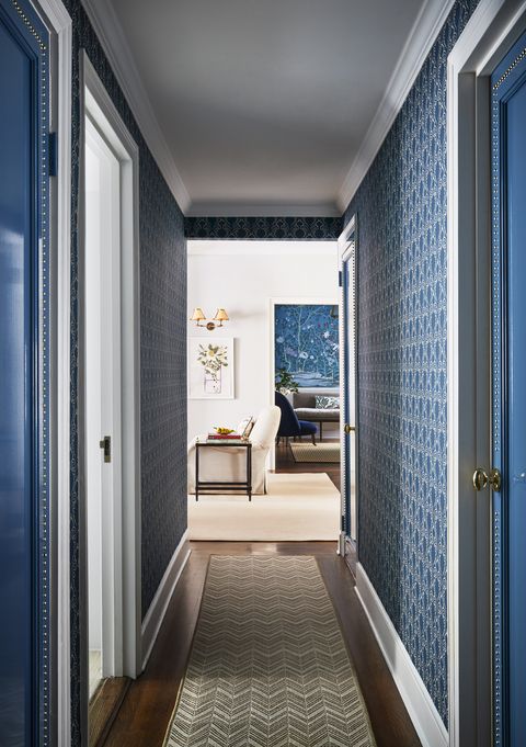 murs bleus, couloir