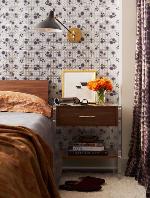 חדר שינה בצבע בז 'וסגול מאת רוזן בוזר