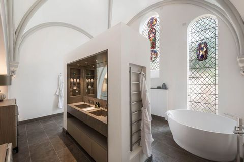 incroyable conversion d'église à vendre à fulham