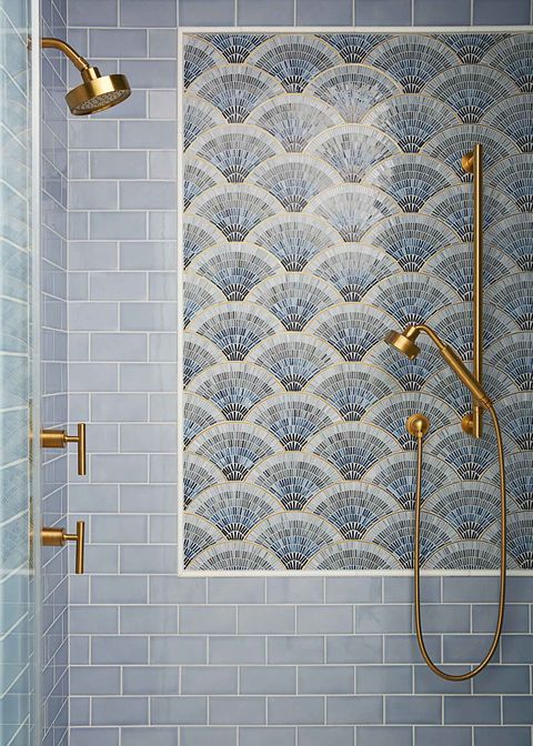 salle de bain carrelée bleu