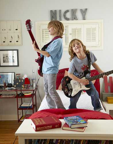 деца с китари