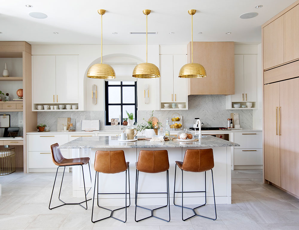 кухненски дизайн в светли цветове снимка в модерен стил