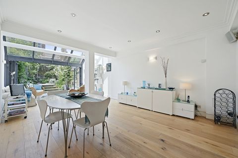 maison étroite de londres avec des tas de lumière à vendre