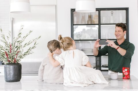 Nate Berkus prend une photo de ses enfants Poppy et Oskar