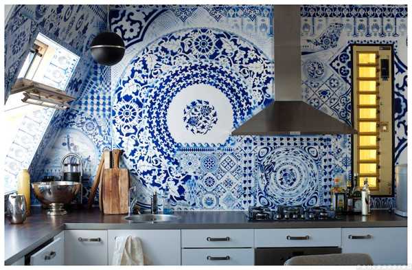 мозайка на стената в кухнята