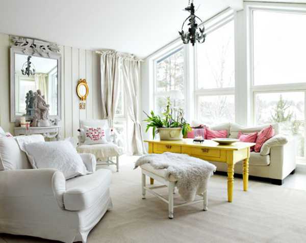бял хол жълта маса и диван