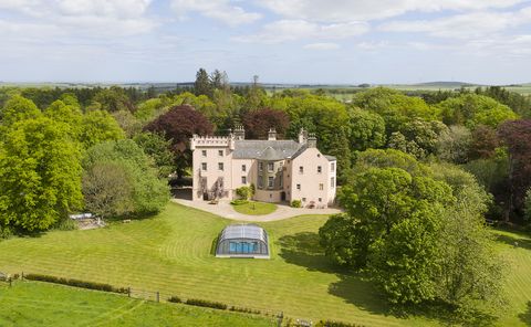 château rose à vendre dans l'aberdeenshire