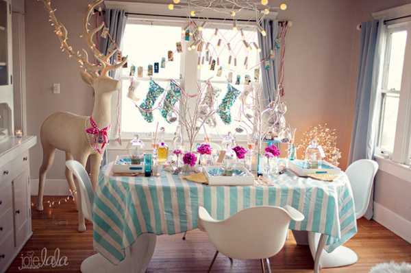 طاولة احتفالية باللون الأزرق والوردي