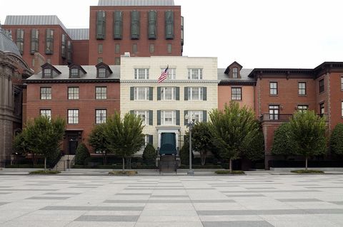 la maison d'hôtes du président, qui se compose de quatre maisons de ville