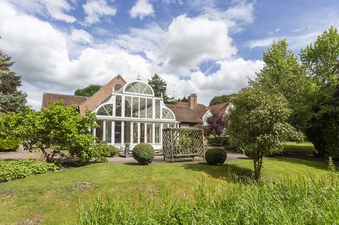 l'ancienne maison de campagne de michael caine est à vendre dans l'oxfordshire