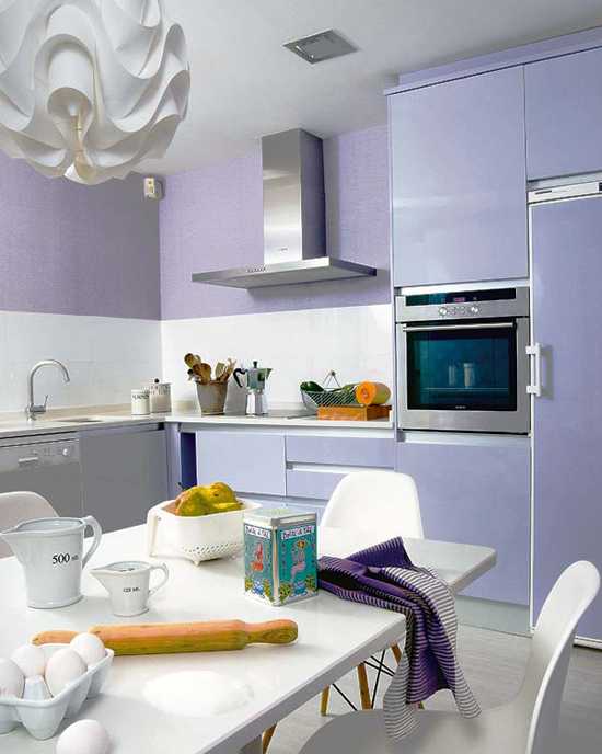 минималистична кухня в цвят люляк
