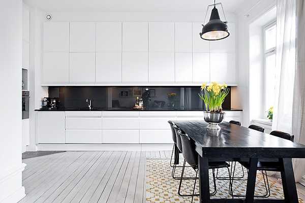бяла минималистична кухня