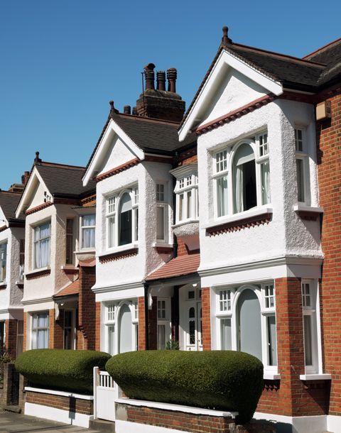 Rangée de maisons mitoyennes typiquement anglais à Londres