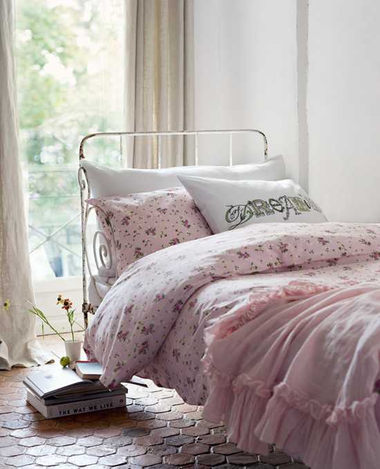 розово спално бельо на цветя