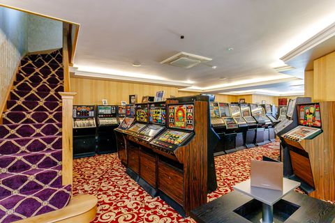 la maison des West Midlands avec sa propre arcade souterraine est à vendre