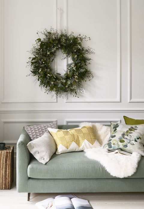 ספה ירוקה חיוורת החורף וזר חג המולד תלוי זר סופר בגודל מיוחד, 250 ליש