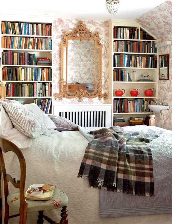 спалня с библиотека