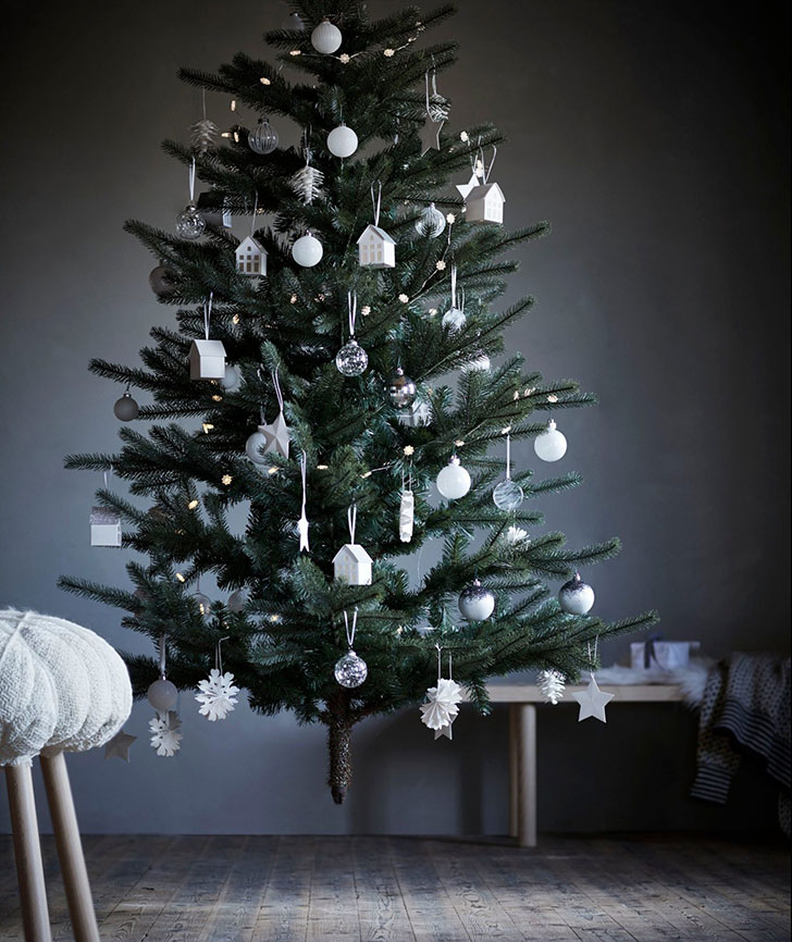 شجرة عيد الميلاد الاصطناعية ايكيا - الصورة